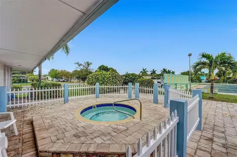 5251 SW 29th St #NA, Davie, FL 33314