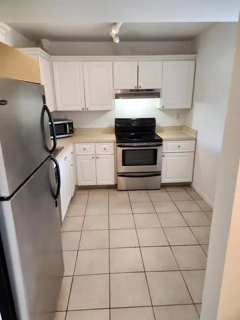 731 N Pine Island Rd #402, Plantation, FL 33324