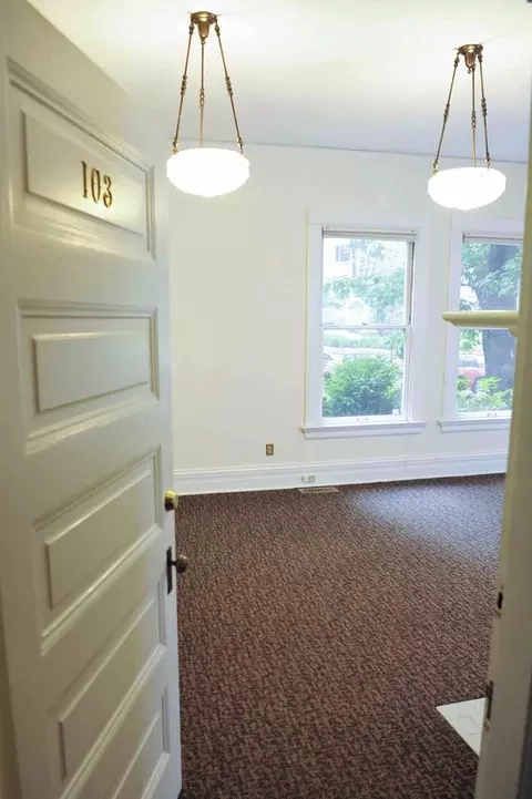 916 SW King Ave #103, Portland, OR 97205