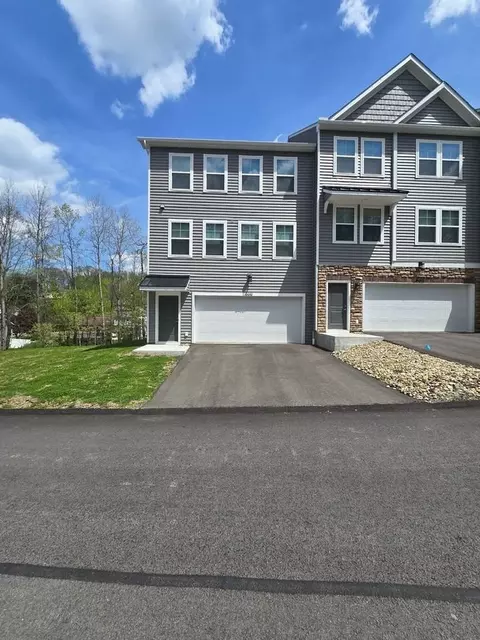 4005 Stefano Dr, Delmont, PA 15626