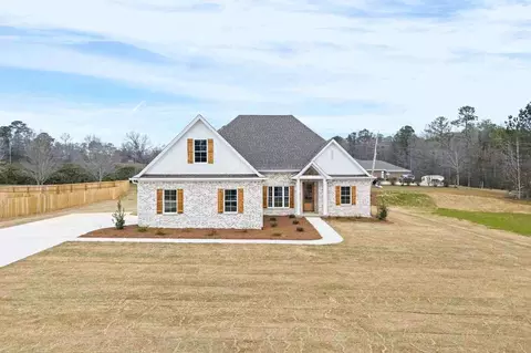1785 Hanson St, Opelika, AL 36801