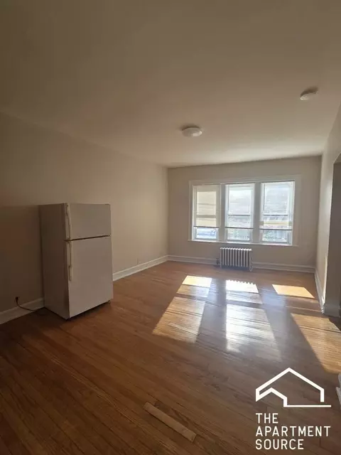1145 W Morse Ave #305, Chicago, IL 60626