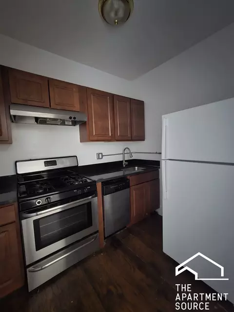 1333 W Birchwood Ave #409, Chicago, IL 60626
