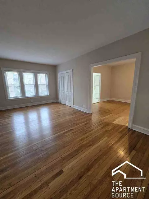 834 Reba Pl #2S, Evanston, IL 60202