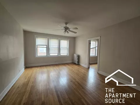 2348 W Touhy Ave #2H, Chicago, IL 60645