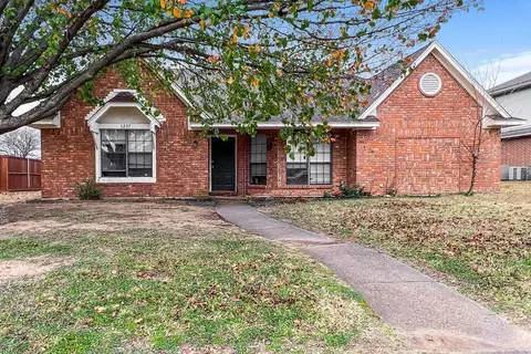 1237 Essex Dr, Desoto, TX 75115