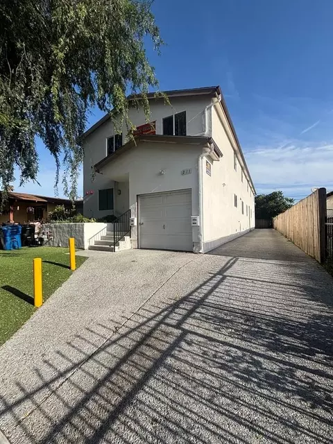 213 W 82nd St, Los Angeles, CA 90003