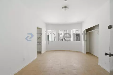 1513 W 12th Pl #4, Los Angeles, CA 90015