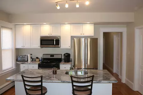 139 Oakland Ave #3, Providence, RI 02908