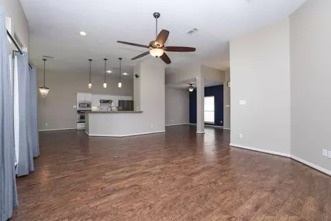 105 Lawrence Marshall Dr, Hempstead, TX 77445