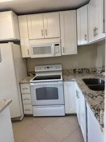 9921 Three Lakes Cir #9921, Boca Raton, FL 33428
