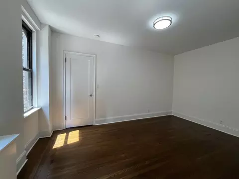 140 E 46th St #8M, New York, NY 10017