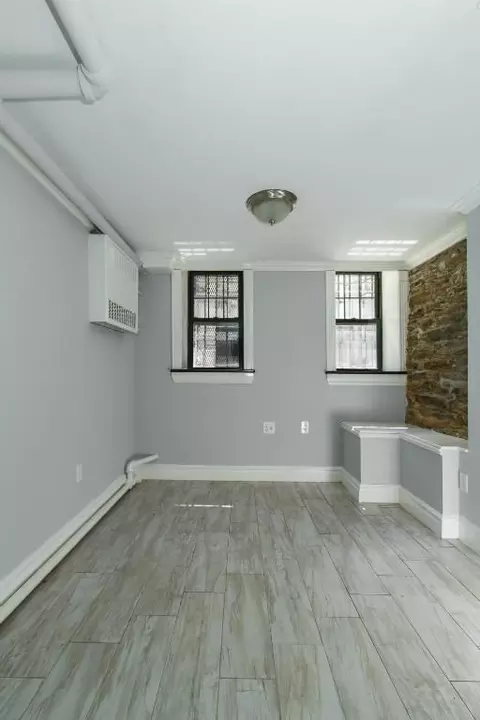 345 W 53rd St #A, New York, NY 10019