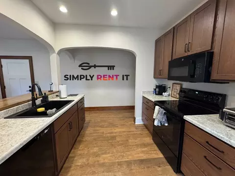 3226 West St, Ames, IA 50014