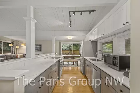 12205 NE 65th St, Kirkland, WA 98033