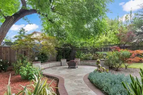 1135 Hollyburne Ave, Menlo Park, CA 94025