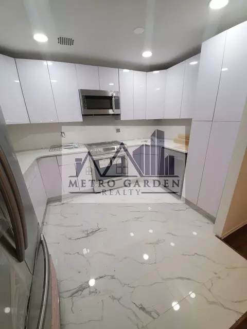 81-18 138th St #3, New York, NY 11435
