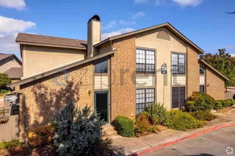 334 W Harwood Rd #A, Hurst, TX 76054