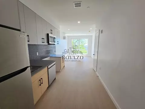 74 Webster St #3B, Newark, NJ 07104