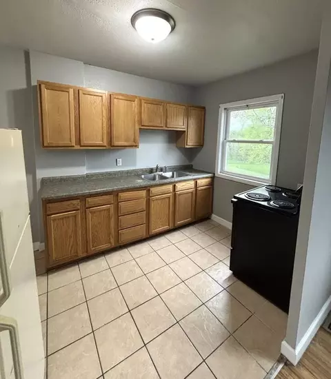 1272 W Mullan Ave, Waterloo, IA 50701