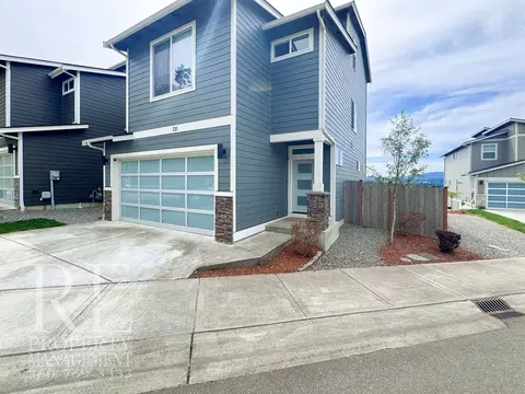 131 Blackfish Ct, Bremerton, WA 98310
