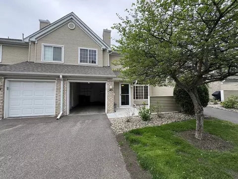 2200 Ranchview Ln N #140, Plymouth, MN 55447