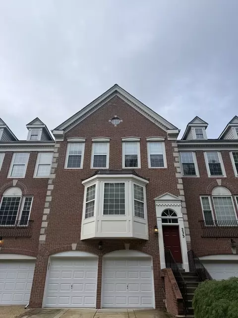 233 Galewood Dr, Edgewater, MD 21037