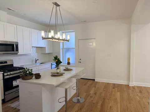 5676 W Washington Blvd #1, Chicago, IL 60644