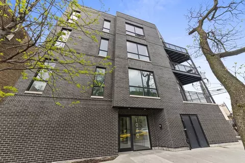 1050 W Cornelia Ave #202, Chicago, IL 60657