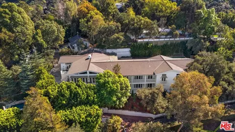 9669 Oak Pass Rd #1, Beverly Hills, CA 90210