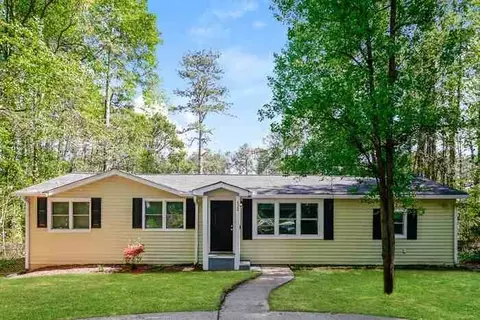 422 Hawthorne Cir, Stockbridge, GA 30281