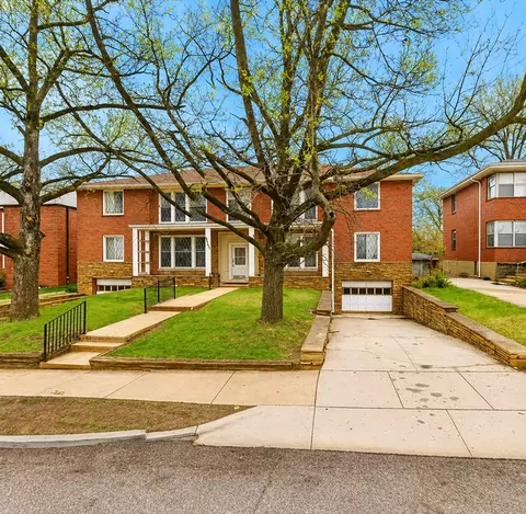 8241 Delmar Blvd #2E, Saint Louis, MO 63124