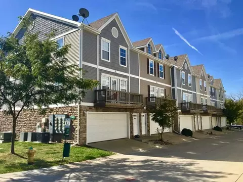 6335 Gold Leaf Ln, Pleasant Hill, IA 50327