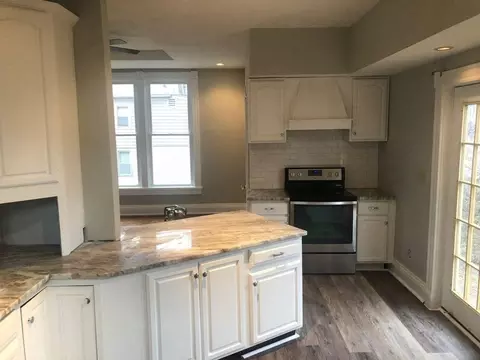 855 Ridgeway Ave, Cincinnati, OH 45229 photo 3