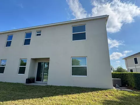817 Ashentree Dr, Plant City, FL 33563