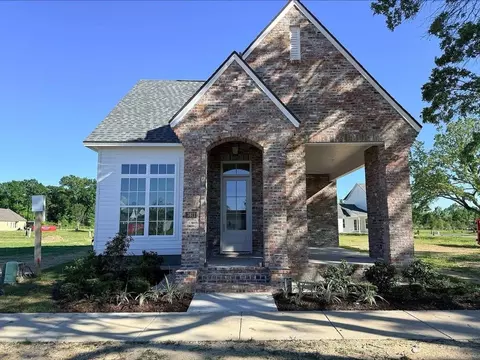 7671 Dearborne Dr, Shenandoah, LA 70817