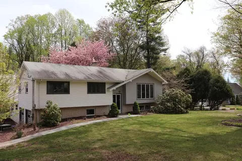 442 Surrey Ln #A, Fairfield, CT 06824