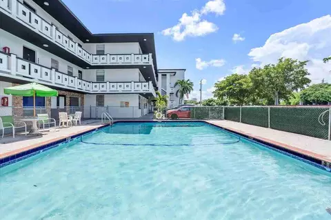 1715 N 16th Ave #111, Hollywood, FL 33020