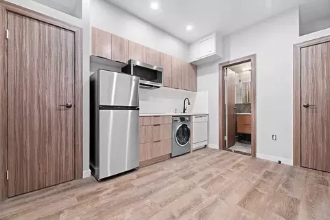 437 W 46th St #1RW, New York, NY 10036
