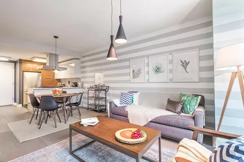 450 W 42nd St #11P, New York, NY 10036