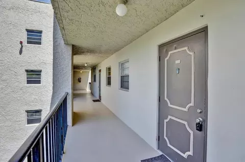 9230 Lagoon Pl #110, Davie, FL 33324