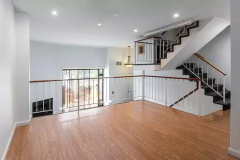 19355 Sherman Way #7, Los Angeles, CA 91335