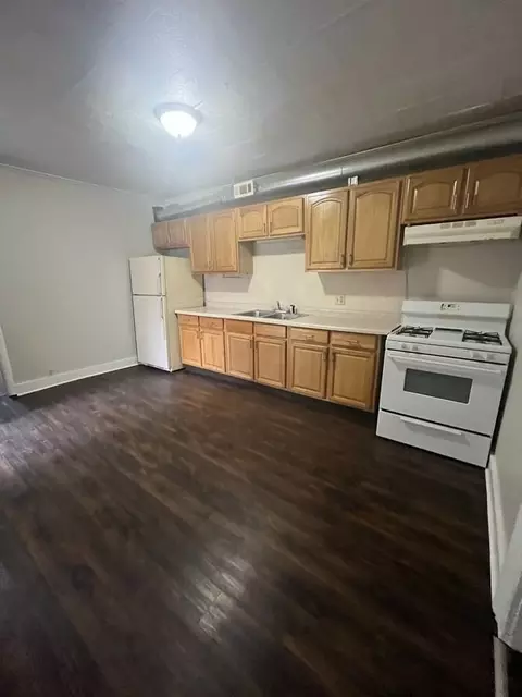 305 E Grove St, Greenville, MI 48838