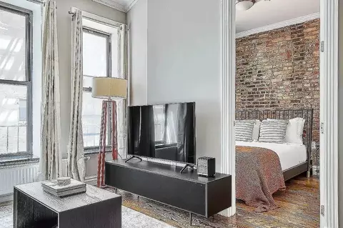 227 E 82nd St #1R, New York, NY 10028