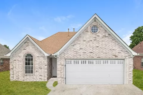 1332 Custer Dr E, Southaven, MS 38671