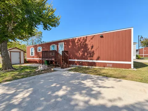 709 N Collins Fwy #113, Howe, TX 75459