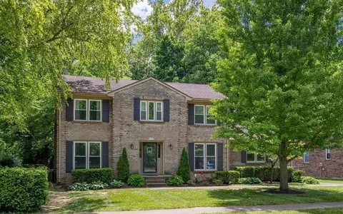 9802 Tamarisk Pkwy, Louisville, KY 40223