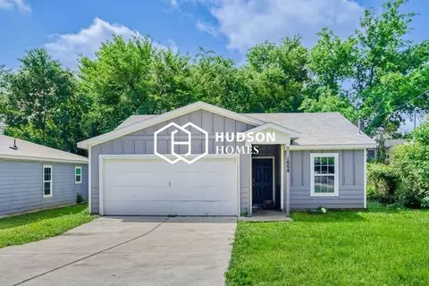 1608 E Robert St, Fort Worth, TX 76104