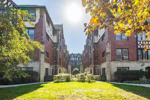 1649 W Touhy Ave #1S, Chicago, IL 60626
