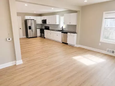 1524 E 51st St, Kansas City, MO 64110